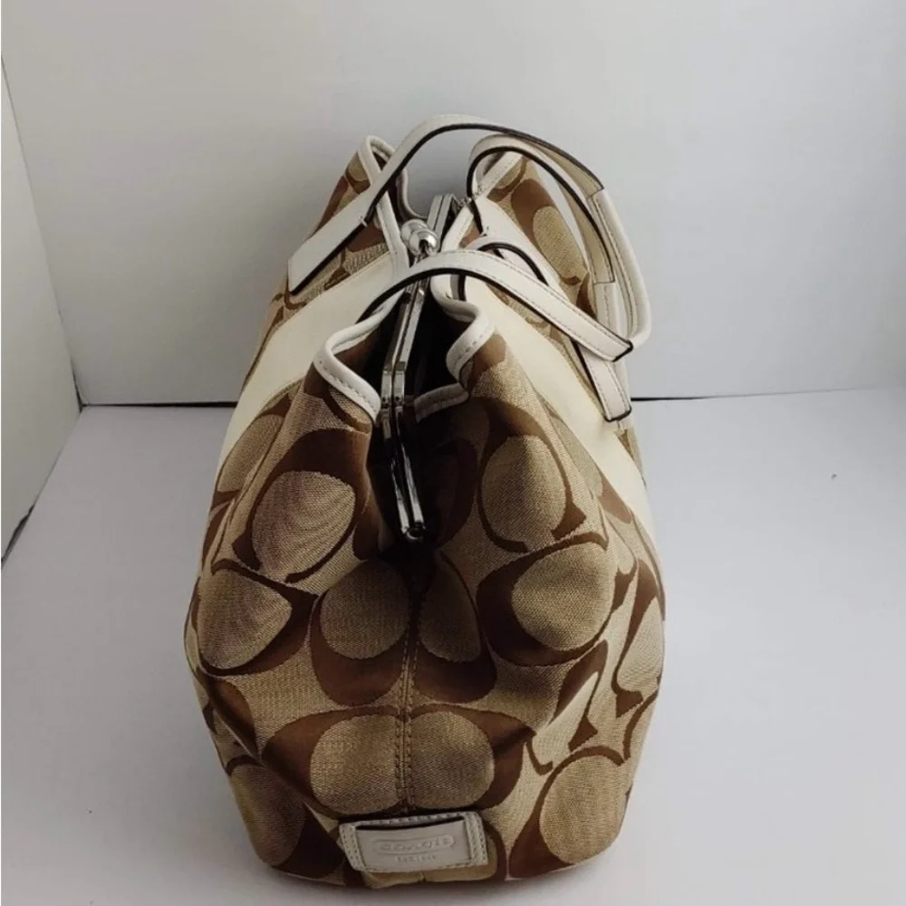 Coach Signature Canvas Kisslock Handbag – EUC - Picture 4 of 13